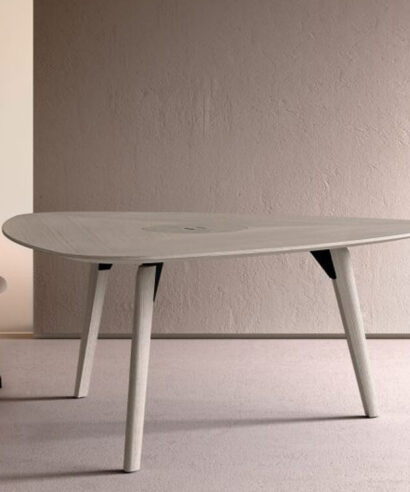 Reine 4 – Wood Veneer and Leather Triangular Shaped Table