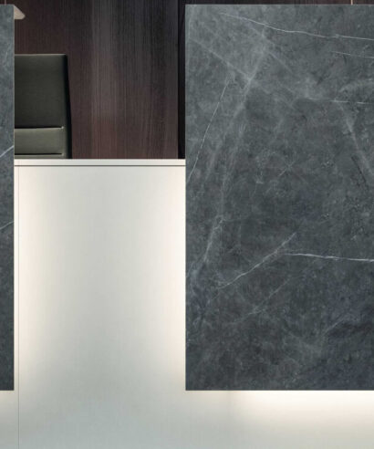 Lenny 1- Reception Desk with Printed Glass Overhang Panel 15 img