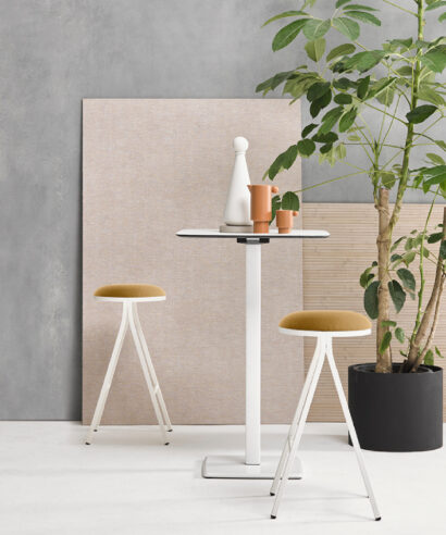 Dion – Upholstered Bar Stool with Metal Frame