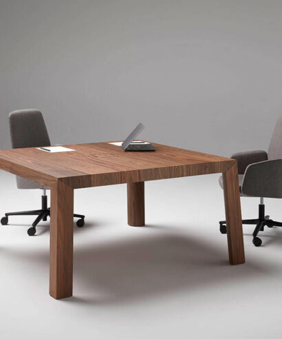 Talon 1 – Square Meeting Room Table